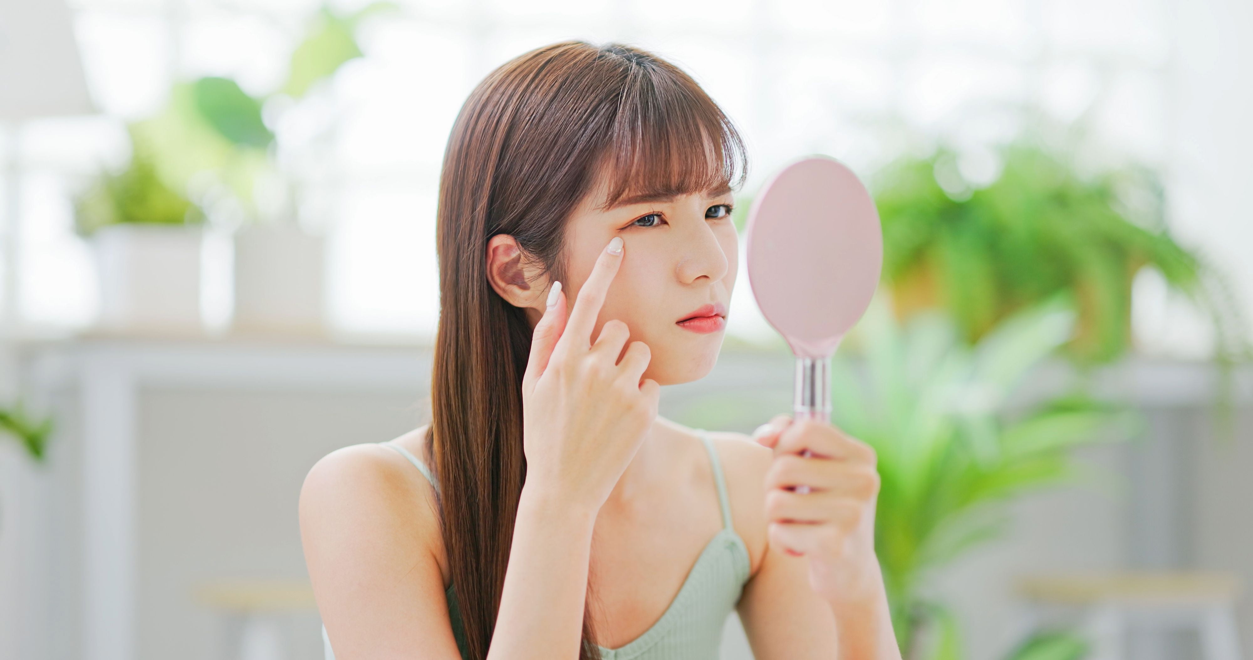 目が赤い…目の充血の原因や対処法について解説